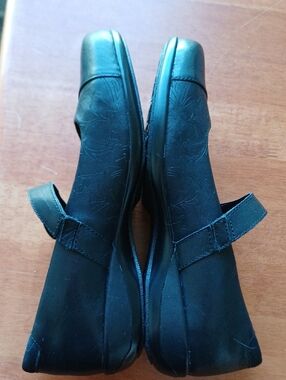 New 9.5W Aetrex Genuine Leather Mary Jane Shoes in Black Without Original Box